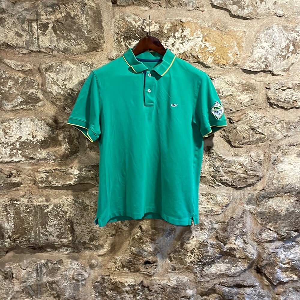 Vineyard vines green collard shirt